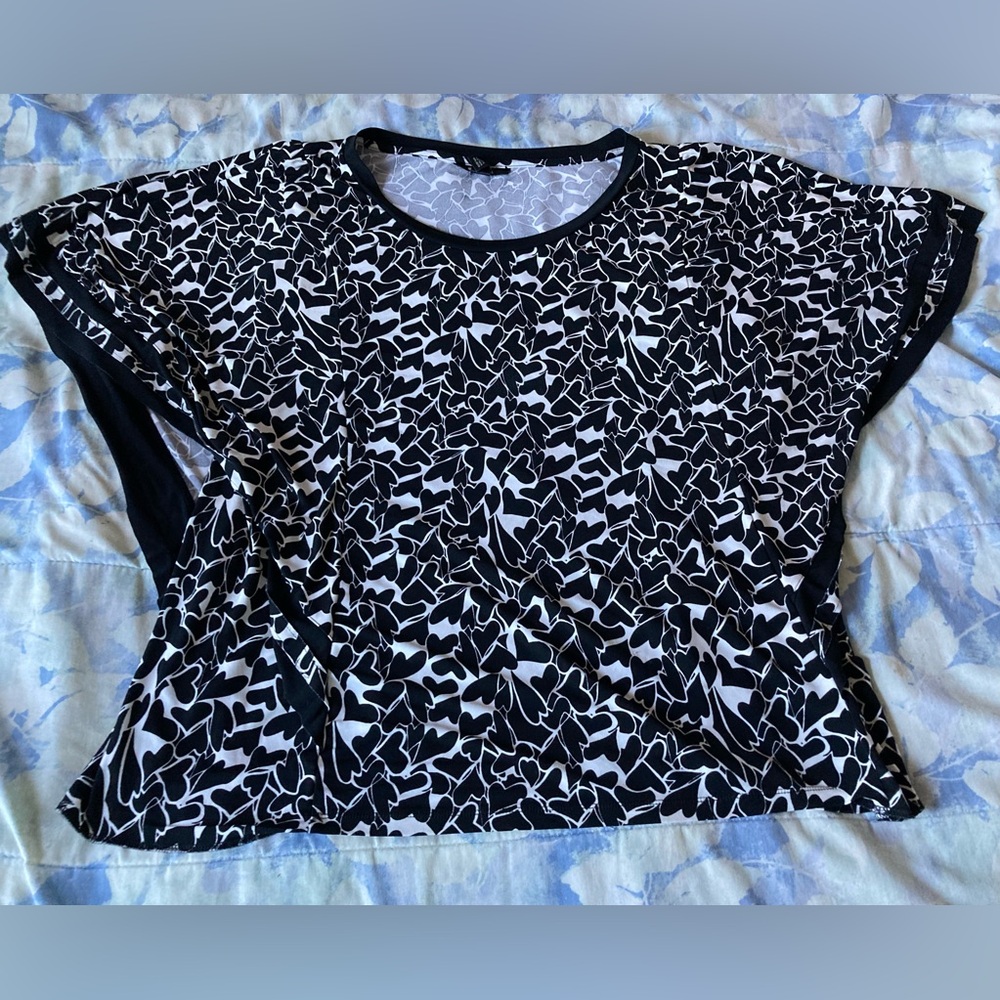 Style & co. Flowing Black and White Top